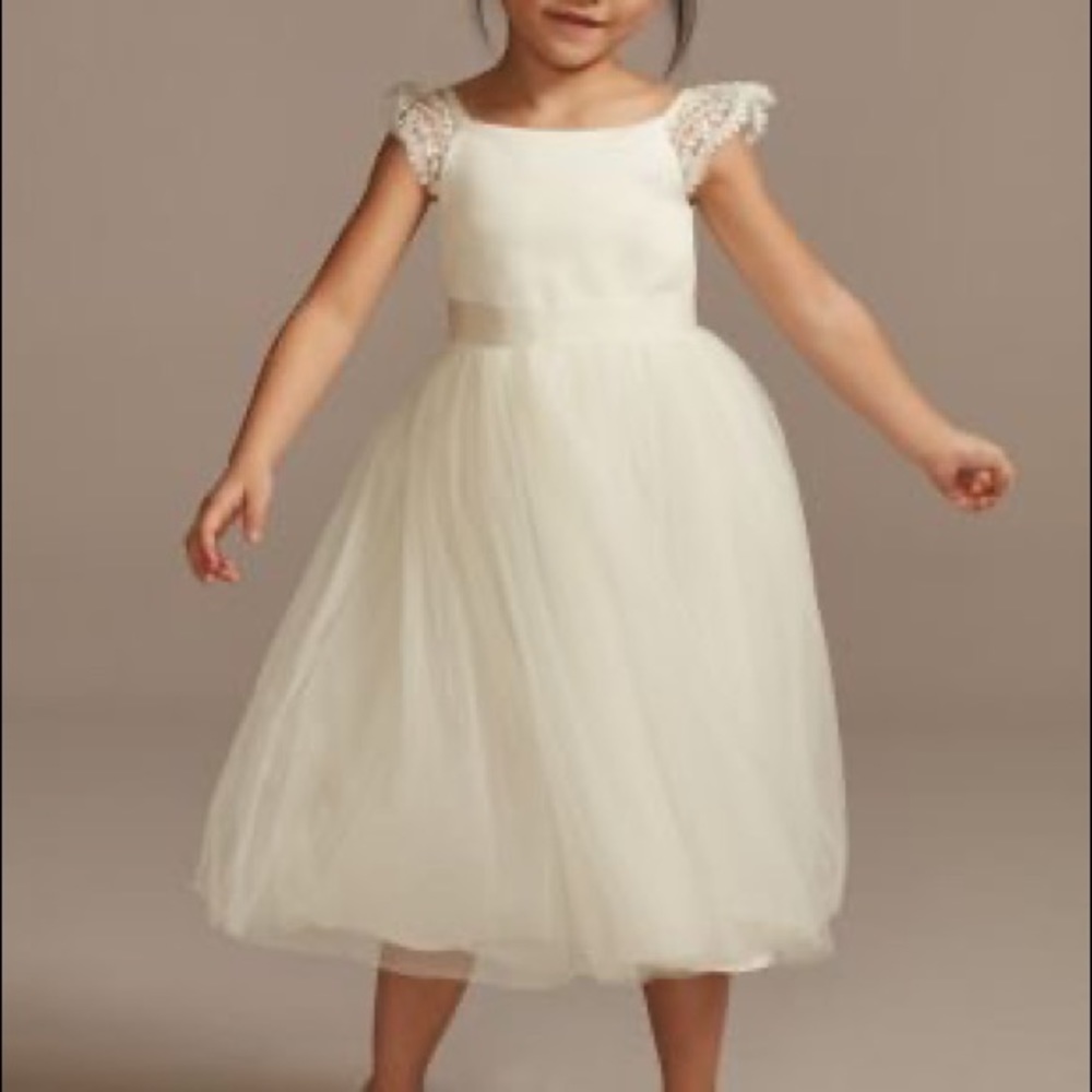 Flower Girl David’s Bridal Ivory Dress with lace sleeve and tule skirt Sz 5